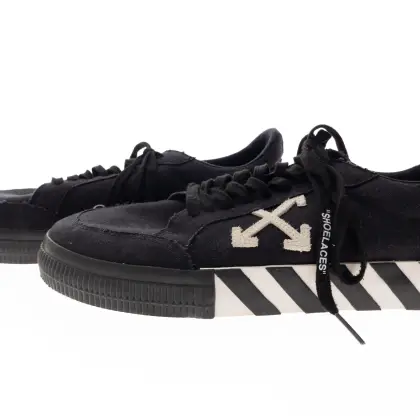 OFF WHITE 