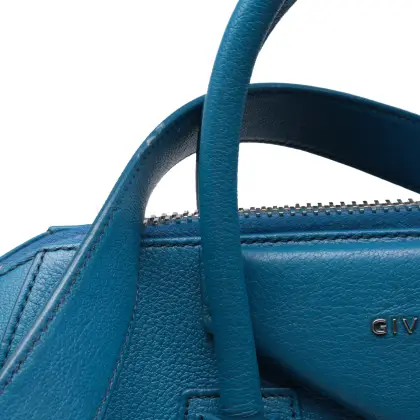 GIVENCHY 