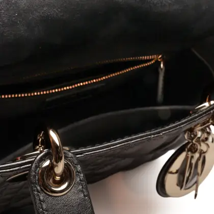 DIOR STRAP PERSONALIZADO CON DIJE CORAZóN, LETRA M Y DIJE CD
