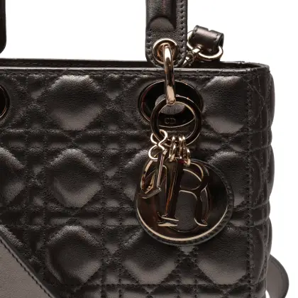 DIOR STRAP PERSONALIZADO CON DIJE CORAZóN, LETRA M Y DIJE CD