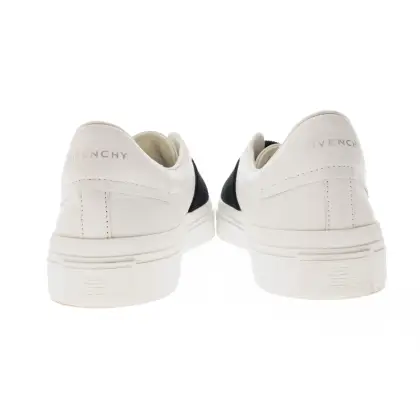 GIVENCHY 