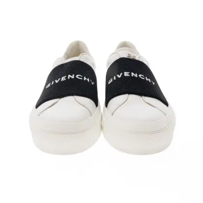 GIVENCHY 
