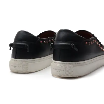 GIVENCHY 