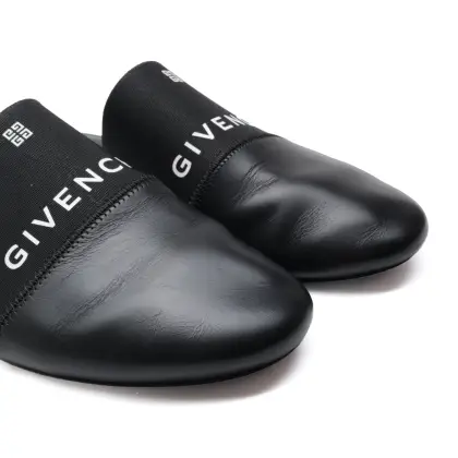 GIVENCHY 