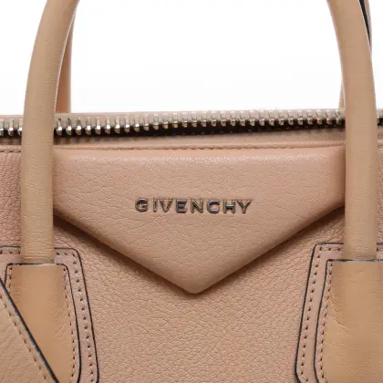 GIVENCHY 
