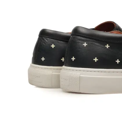 GIVENCHY 