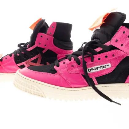 OFF WHITE 