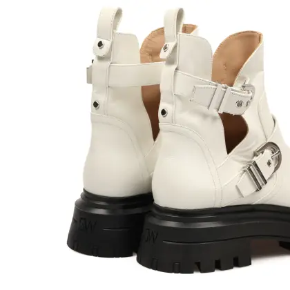 STUART WEITZMAN 