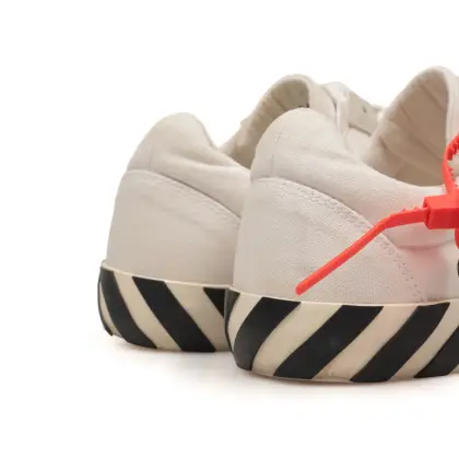 OFF WHITE 