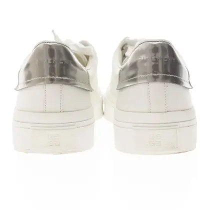 GIVENCHY 
