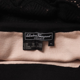 FERRAGAMO TALLA: XL
TOP: 48CM ANCHO X 56CM LARGO
FALDA: 36CM ANCHO X 68CM LARGO