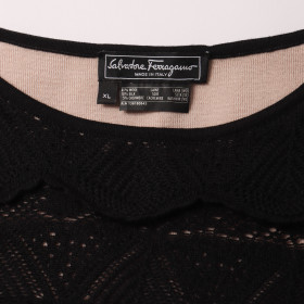 FERRAGAMO TALLA: XL
TOP: 48CM ANCHO X 56CM LARGO
FALDA: 36CM ANCHO X 68CM LARGO