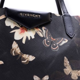 GIVENCHY 